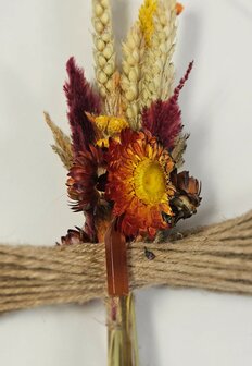 Zwarte ring met carneool en boeketje in herfsttinten
