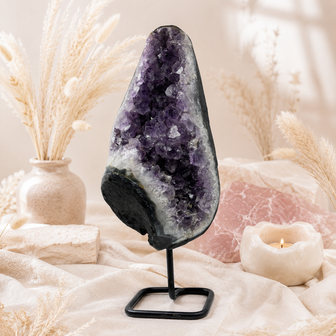 Brazilian Amethyst on Stand | &plusmn;3.8 kg | 31 cm